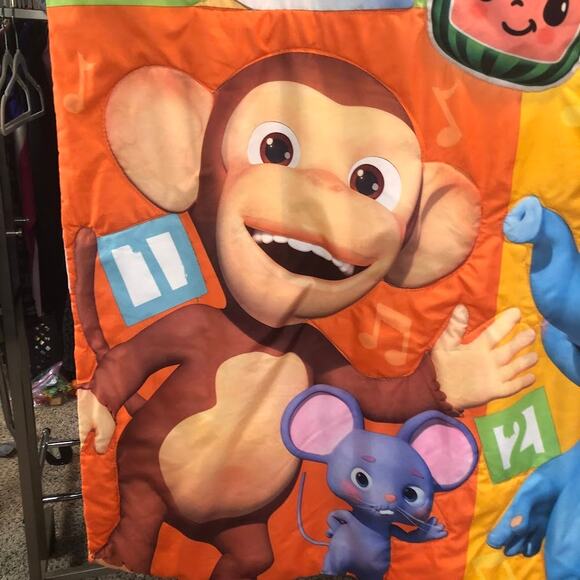 CoComelon Toddler Bedding Set – Reversible Comforter & Sheets - Picture 6 of 16